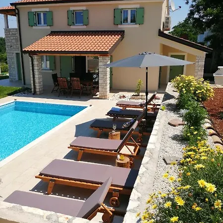 Stella Juricani أوماغ