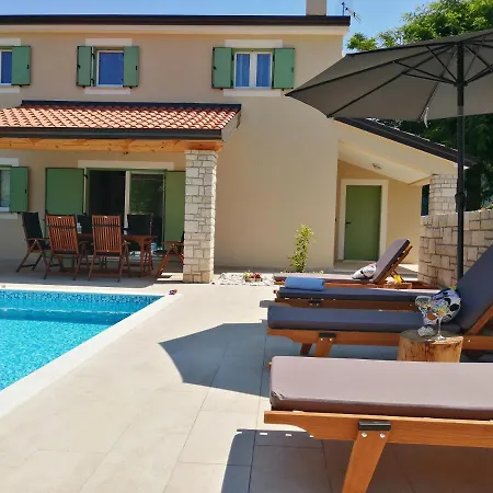 Stella Juricani أوماغ