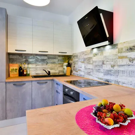 فيلة Stella Juricani