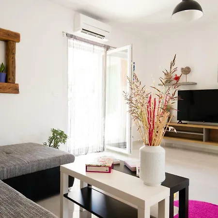 فيلة Stella Juricani